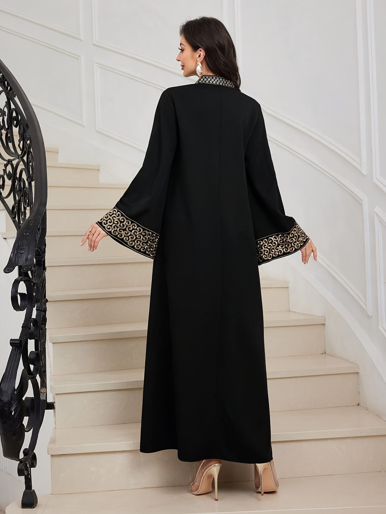 alalar-Elegant Black Abaya with Golden Embroidery-عباية سوداء بتطريز ذهبي