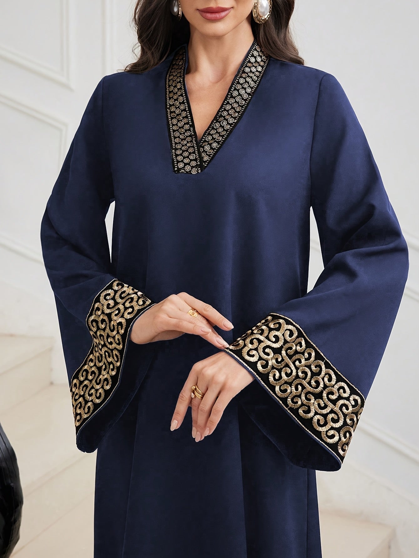 alalar-Elegant Black Abaya with Golden Embroidery-عباية سوداء بتطريز ذهبي