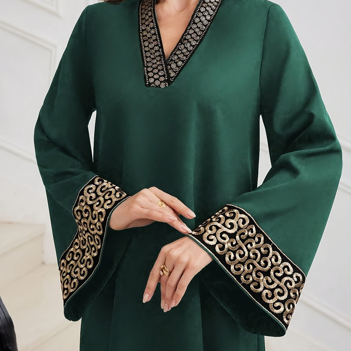 alalar-Elegant Black Abaya with Golden Embroidery-عباية سوداء بتطريز ذهبي