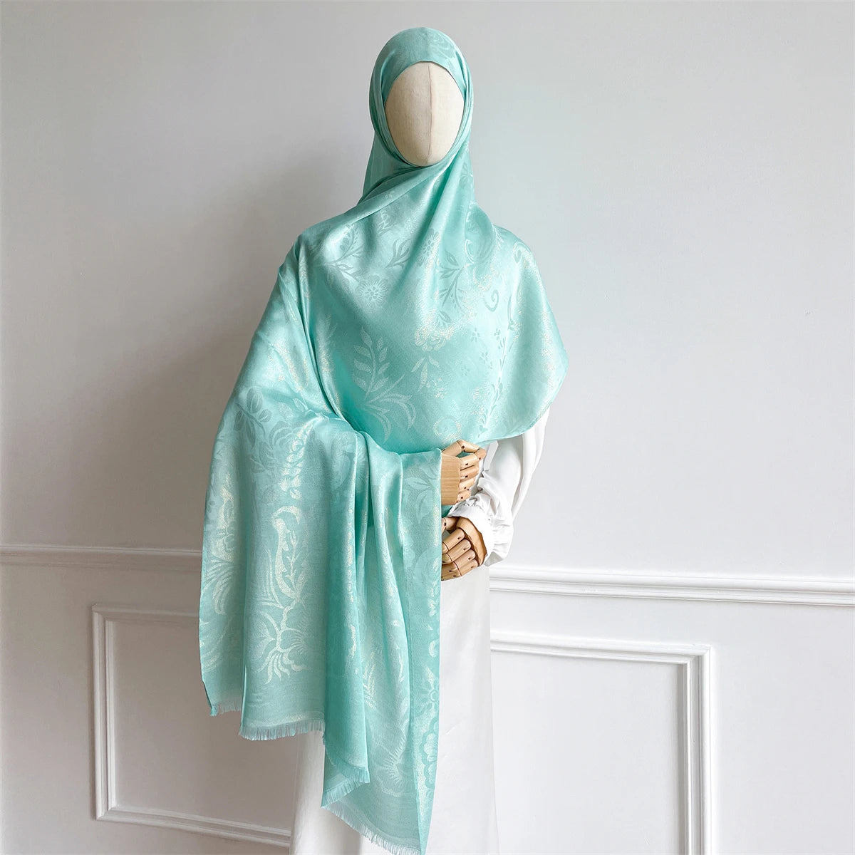 alalar | Luxury Paisley Gold-Thread Jacquard Hijab – Ramadan Special Elegant Wrap