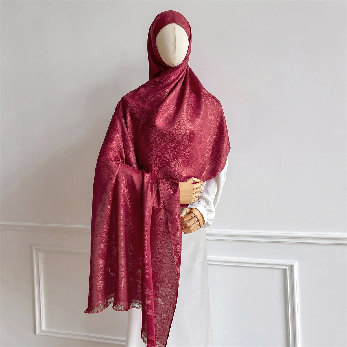 alalar | Luxury Paisley Gold-Thread Jacquard Hijab – Ramadan Special Elegant Wrap