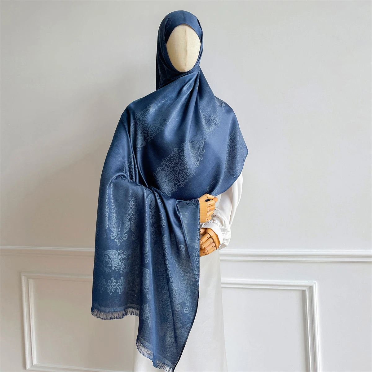 alalar | Luxury Paisley Gold-Thread Jacquard Hijab – Ramadan Special Elegant Wrap