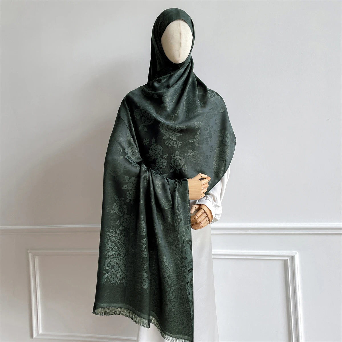 alalar | Luxury Paisley Gold-Thread Jacquard Hijab – Ramadan Special Elegant Wrap