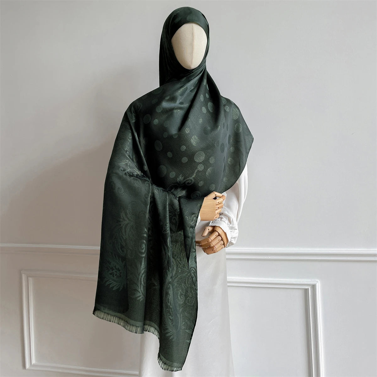 alalar | Luxury Paisley Gold-Thread Jacquard Hijab – Ramadan Special Elegant Wrap