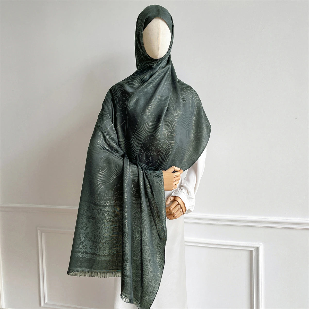 alalar | Luxury Paisley Gold-Thread Jacquard Hijab – Ramadan Special Elegant Wrap