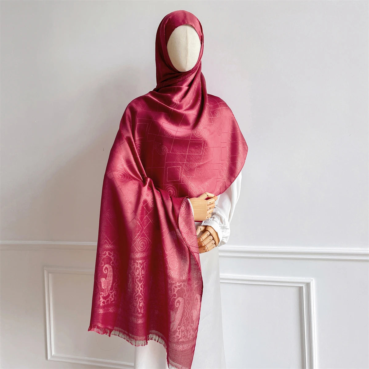 alalar | Luxury Paisley Gold-Thread Jacquard Hijab – Ramadan Special Elegant Wrap