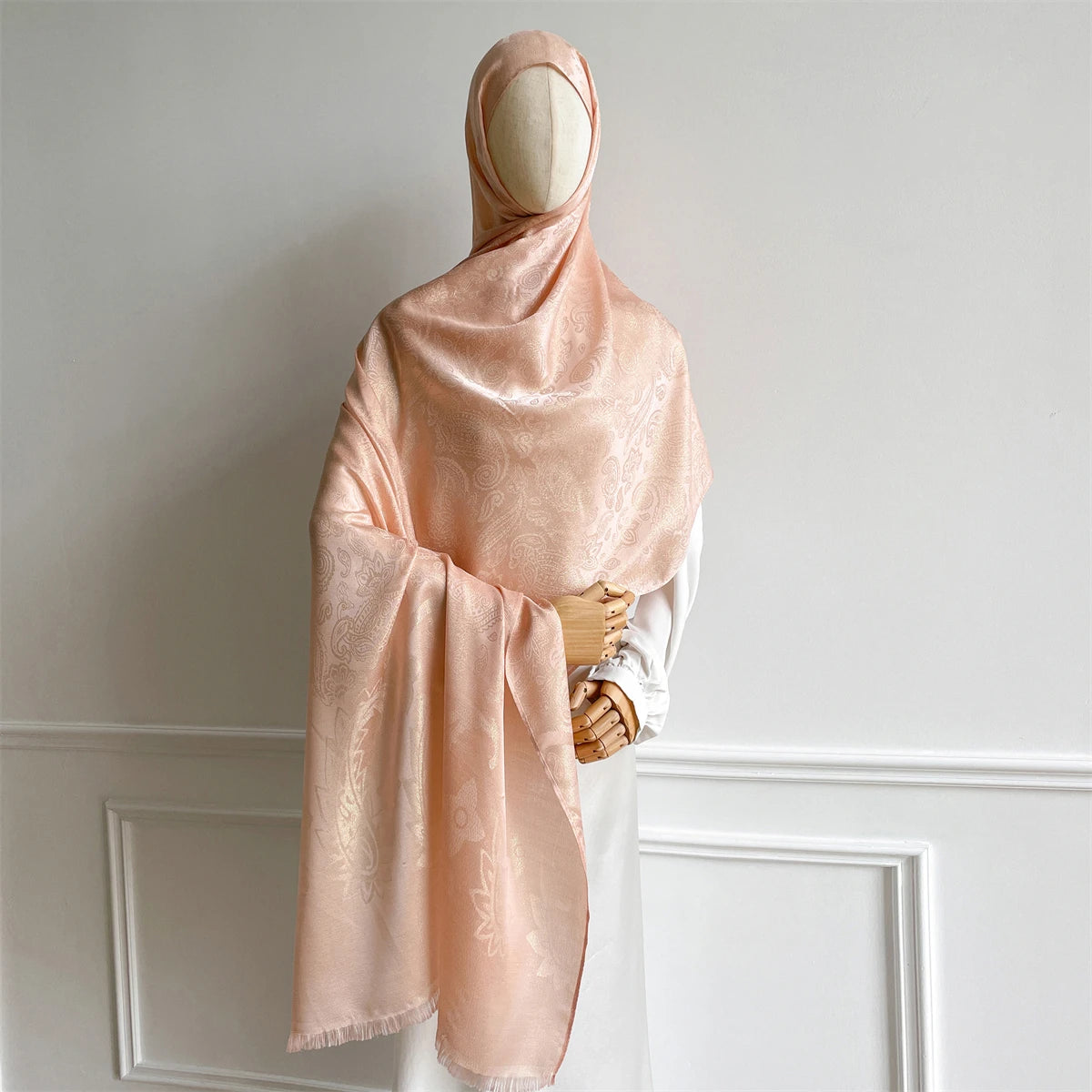 alalar | Luxury Paisley Gold-Thread Jacquard Hijab – Ramadan Special Elegant Wrap