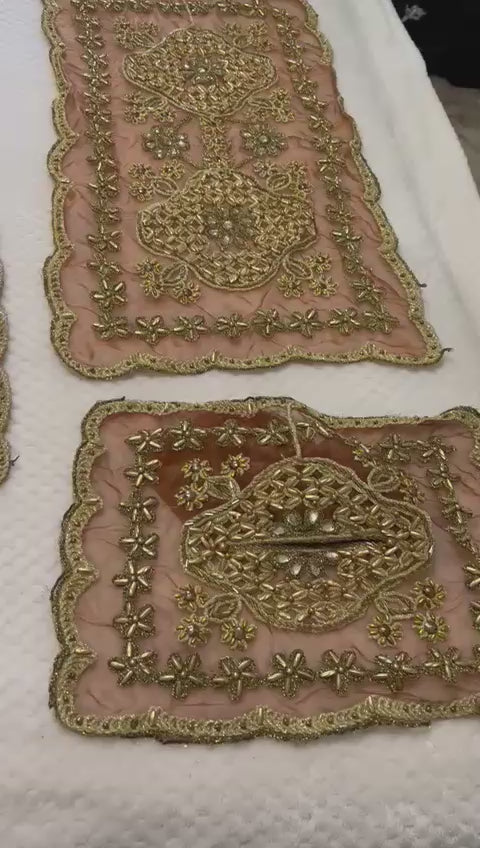 Luxury Embroidered Floral Table Mats (Set of 7)| مفارش طاولة فاخرة مطرزة بنقوش زهرية (طقم من قطعتين)